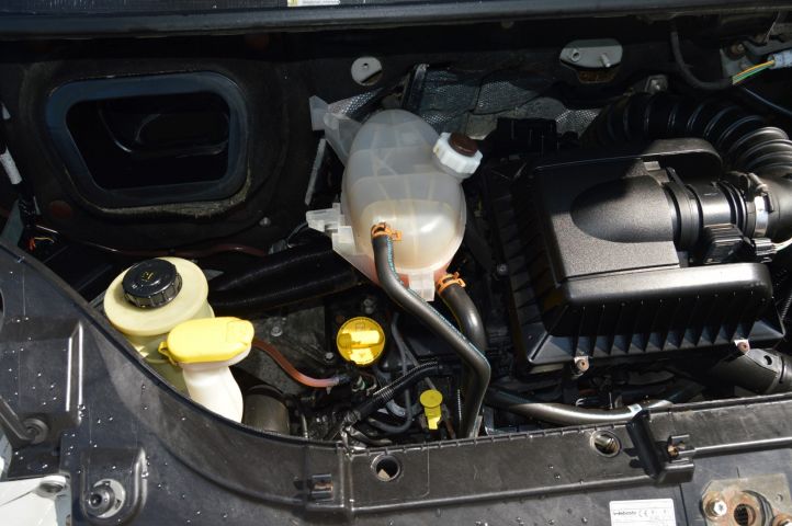 695716-11 Nissan Interstar 2.5D (120hp) -08 Regnr: JKZ370