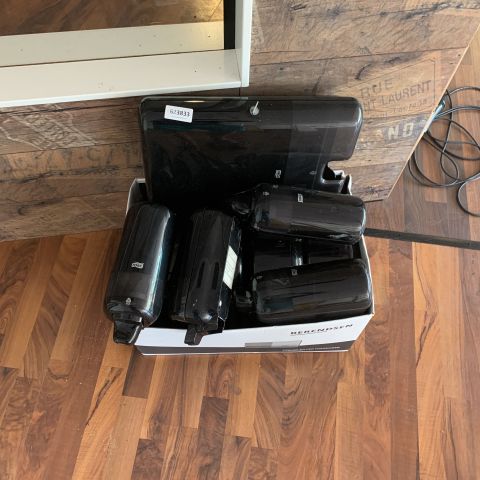 623833-1 Tvåldispensers, pappershandukshållare