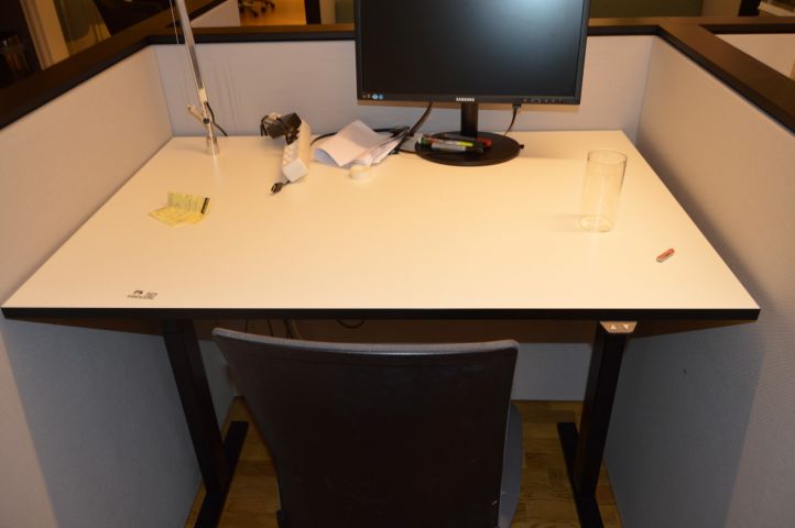 658626-4 1 pc High / lower desk with 1 high desk chair