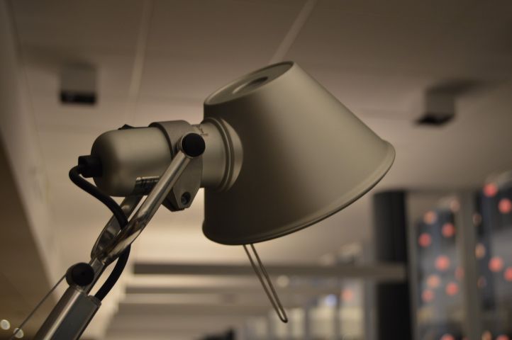 658626-5 1 pc High / lower desk with 1 high desk chair