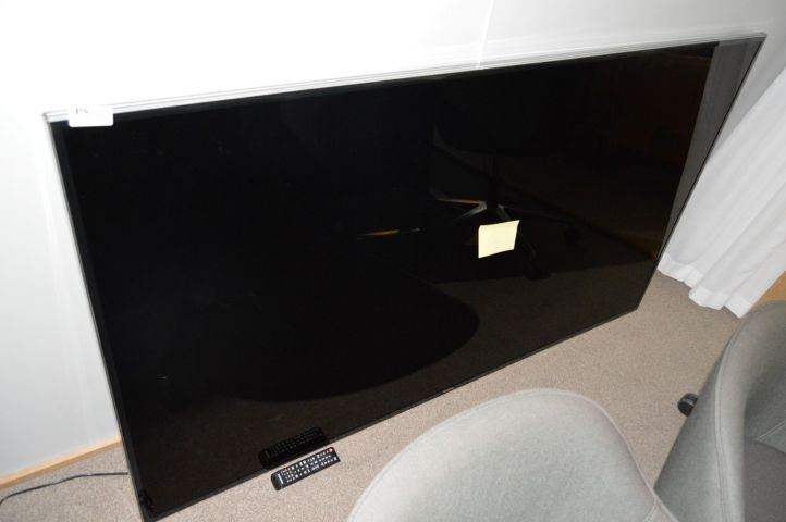 658729-1 75 inch Samsung TV