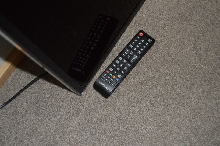 658729-7 75 inch Samsung TV