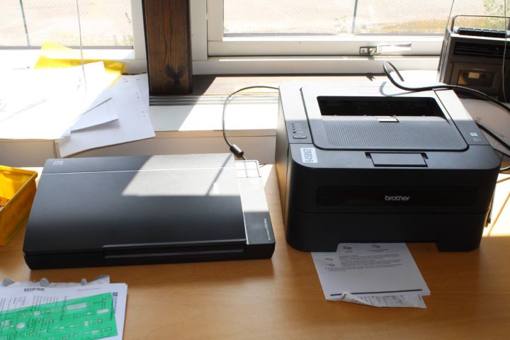 645862-1 Printer and Scanner Brother HL-2270DW Epson V370