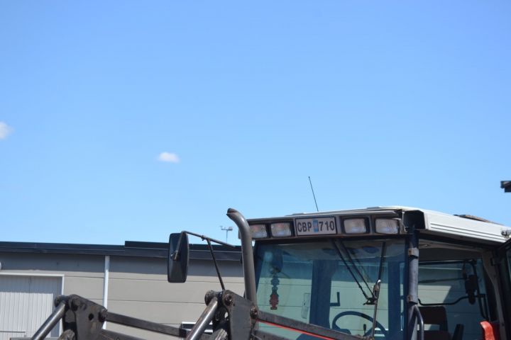 697230-2 Massey Ferguson 6140 with loader.