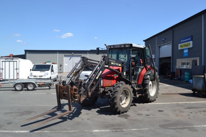 697230-3 Massey Ferguson 6140 with loader.