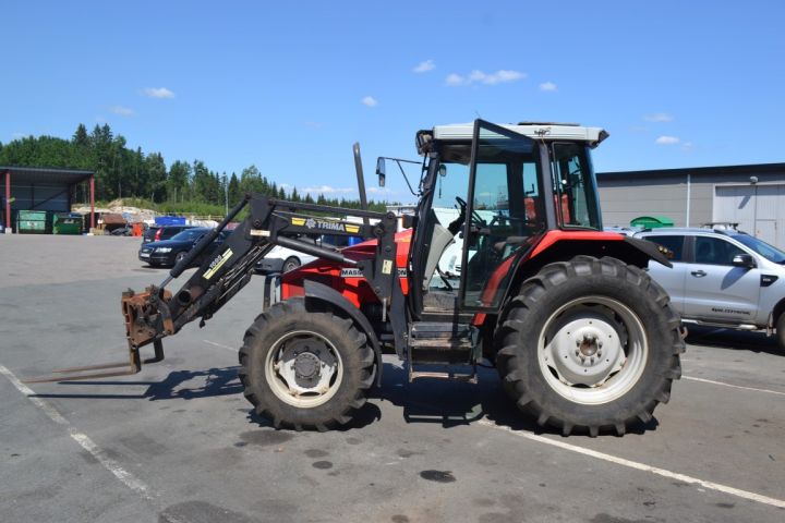 697230-4 Massey Ferguson 6140 with loader.