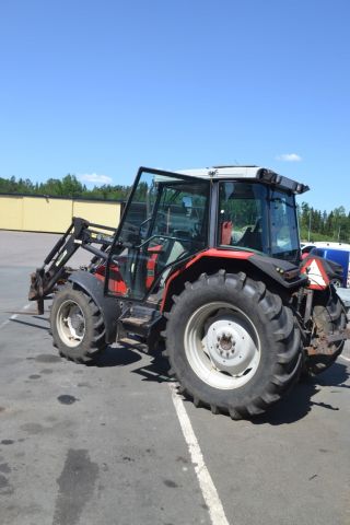 697230-5 Massey Ferguson 6140 with loader.