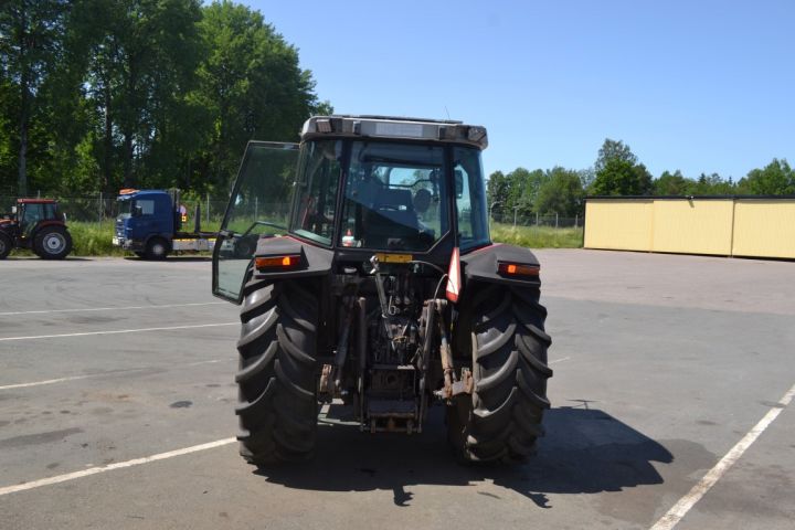 697230-7 Massey Ferguson 6140 with loader.