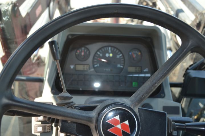 697230-22 Massey Ferguson 6140 with loader.