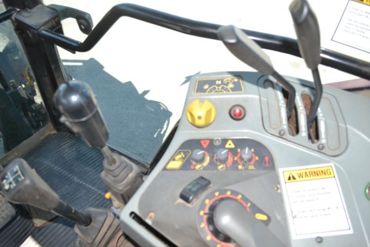 697230-27 Massey Ferguson 6140 with loader.