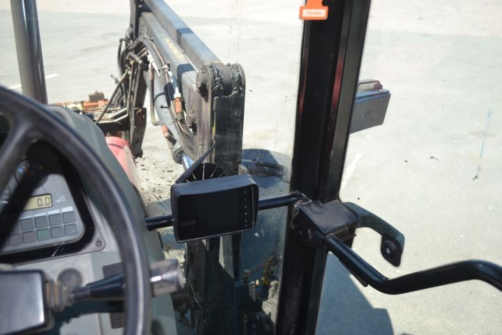 697230-29 Massey Ferguson 6140 with loader.