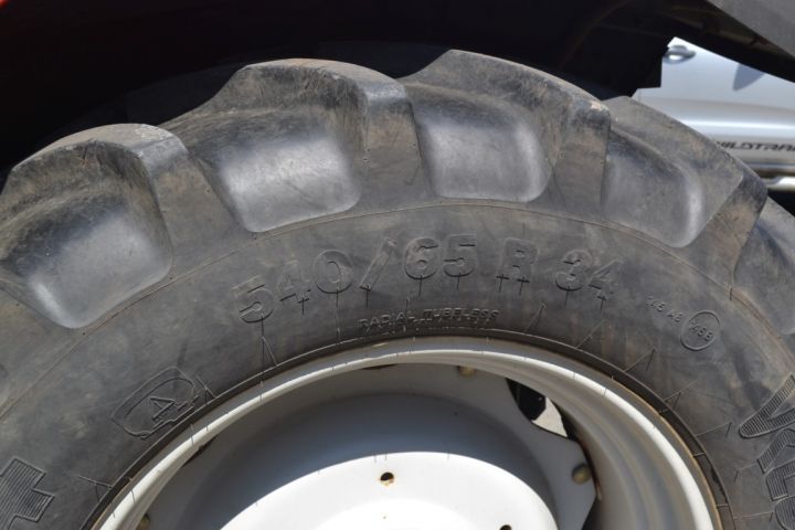 697230-32 Massey Ferguson 6140 with loader.