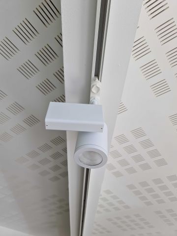 659619-4 Ceiling spotlights with live rail ERCO