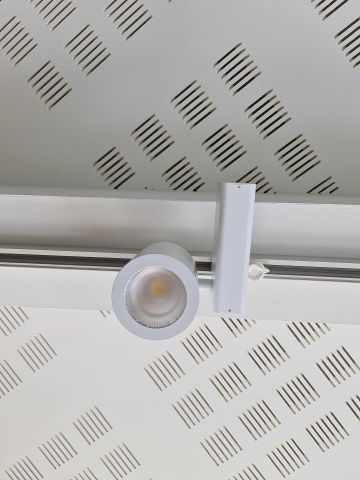 659619-5 Ceiling spotlights with live rail ERCO