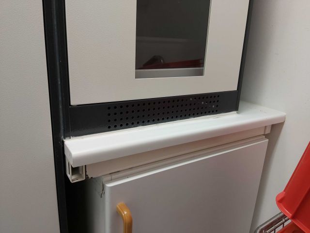 600568-5 Denio's lockers store dangerous products