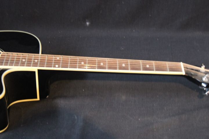 695264-6 Acoustic guitar: Jack & Danny, with bag & fishman mic