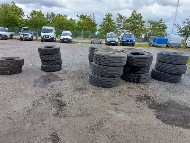 605888-1 Truck tires 24pcs / 18pcs Continental HSR2 285/70 R 19.5 (9-15mm)