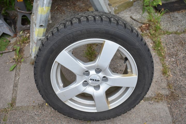 697286-1 4 winter tires on alloy wheels / WV Polo