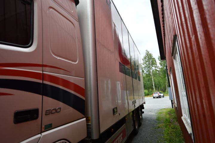 697752-4 Volvo 500 truck