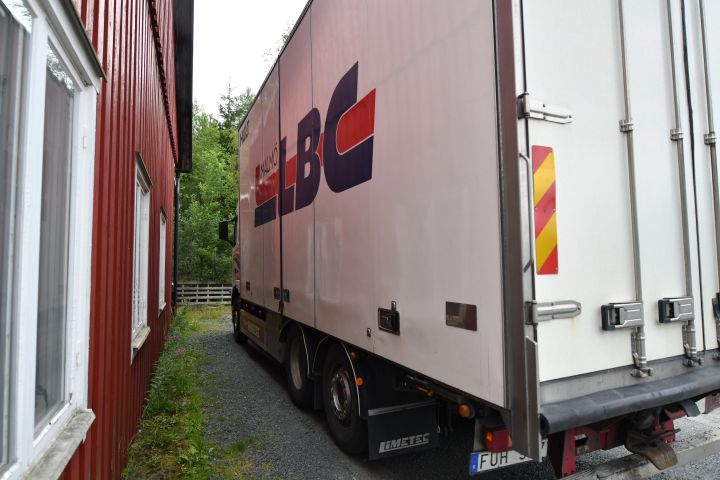 697752-5 Volvo 500 truck