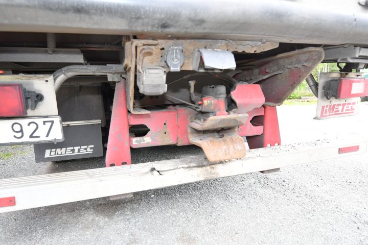 697752-16 Volvo 500 truck