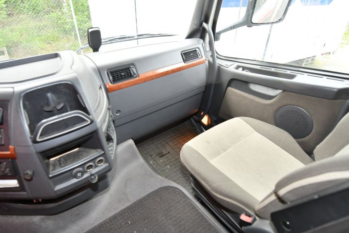 697752-25 Volvo 500 truck