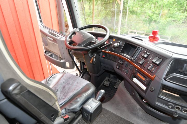 697752-26 Volvo 500 truck