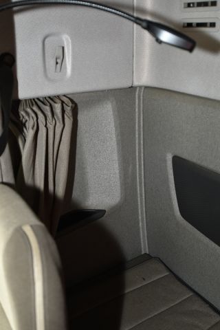 697752-31 Volvo 500 truck
