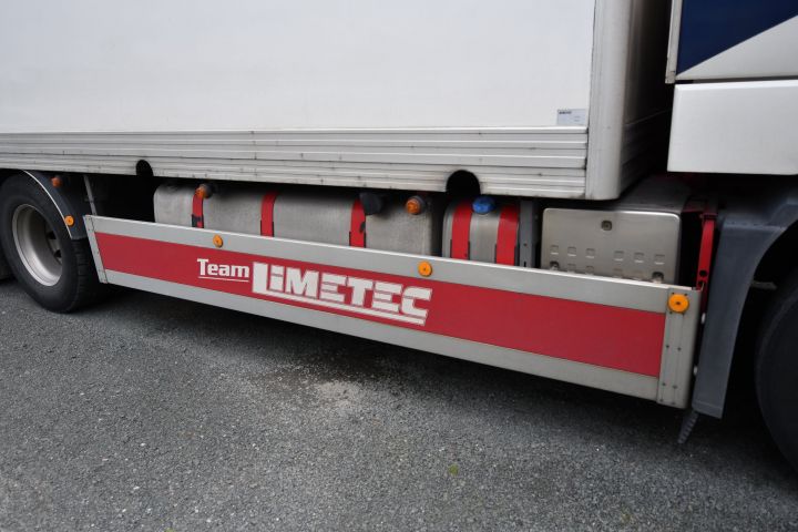 697752-35 Volvo 500 truck