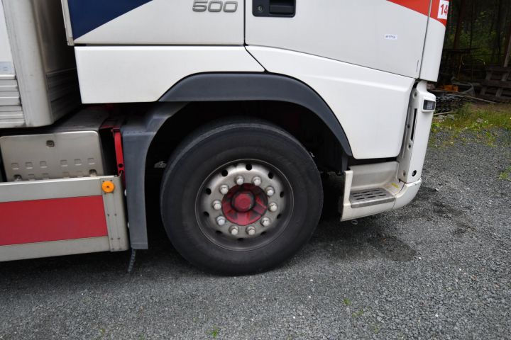 697752-36 Volvo 500 truck