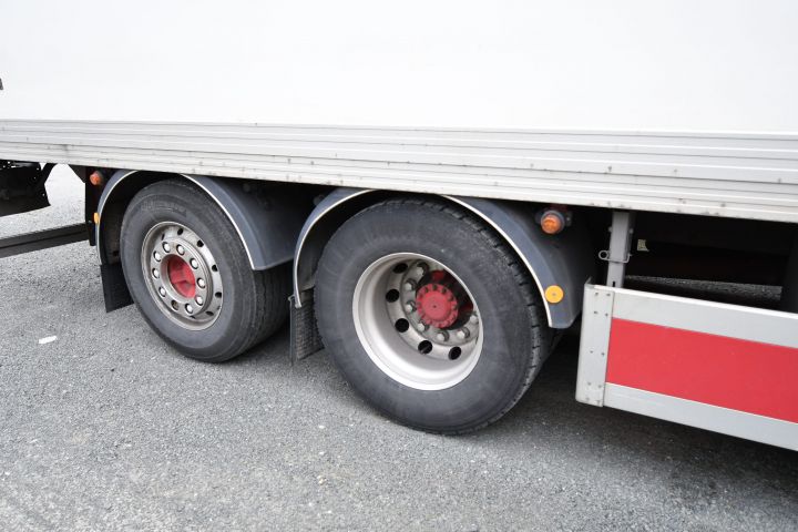 697752-37 Volvo 500 truck