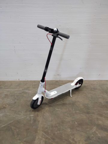 698029-1 Electric scooter Xiaomi Mi M365 (White, 25km / h, 12.5kg)