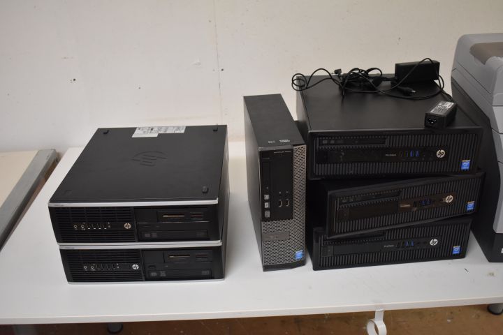 698095-6 Desk, filing cabinet and IT equipment