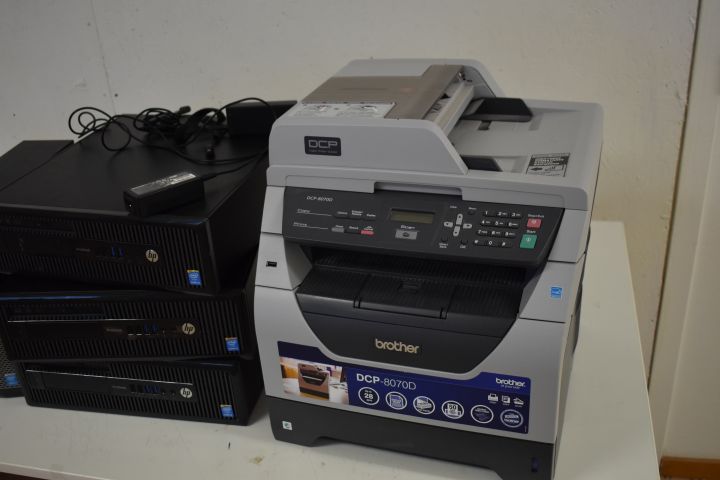 698095-7 Desk, filing cabinet and IT equipment