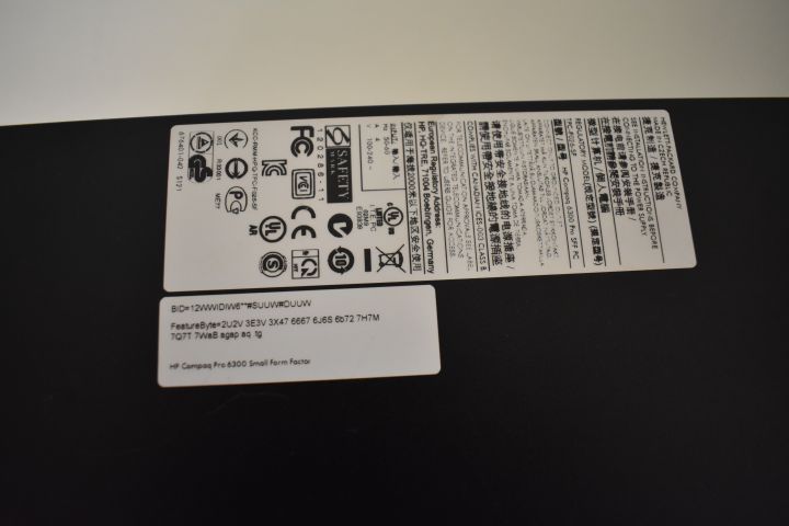 698095-8 Desk, filing cabinet and IT equipment