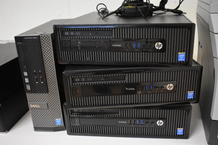 698095-9 Desk, filing cabinet and IT equipment