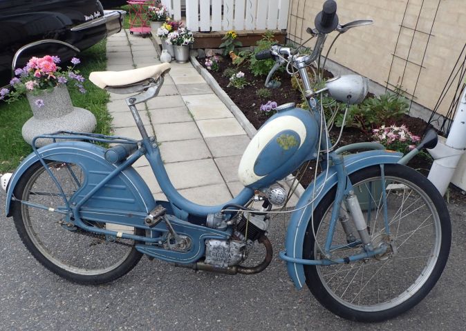 688661-1 Victoria veteran moped