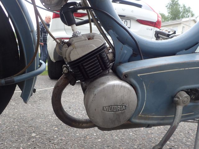 688661-9 Victoria veteran moped
