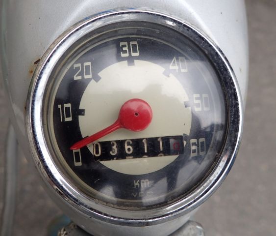 688661-11 Victoria veteran moped