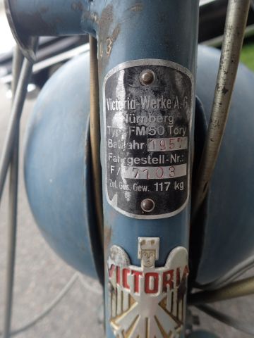 688661-14 Victoria veteran moped