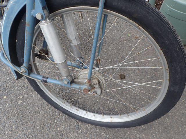 688661-15 Victoria veteran moped