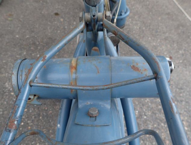 688661-18 Victoria veteran moped