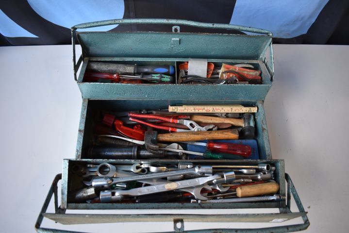 Toolbox With Tools Ps Auction We Value The Future Largest In Net Toolbox With Tools Ps Auction We Value The Future Largest In Net