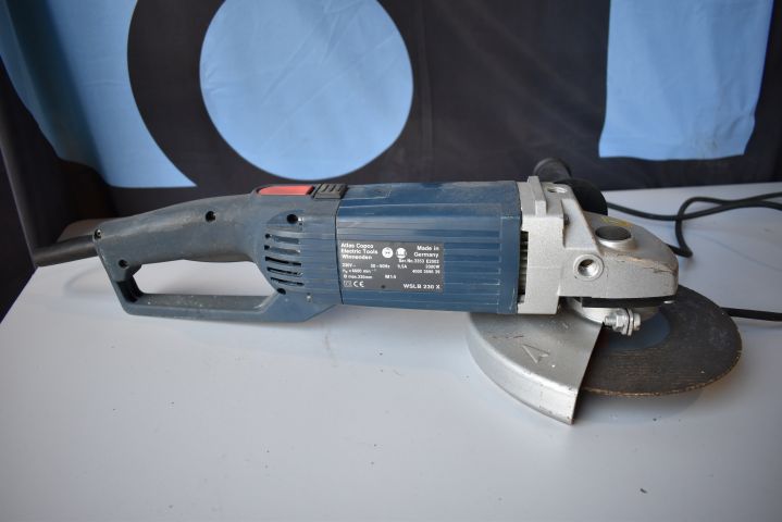 681742-2 Angle grinder from AEG