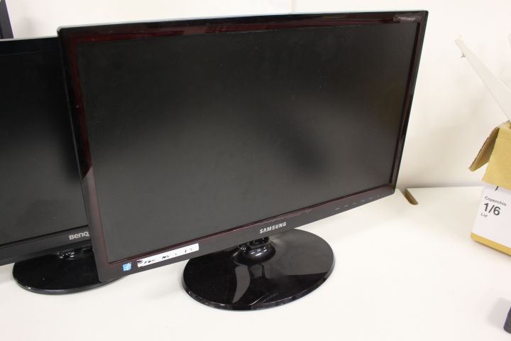 661620-3 3 computer screens - Dell, Benq and Samsung