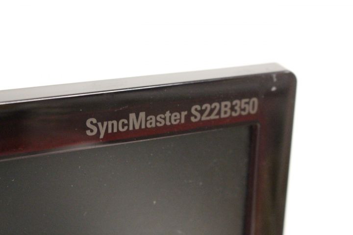 661620-5 3 computer screens - Dell, Benq and Samsung