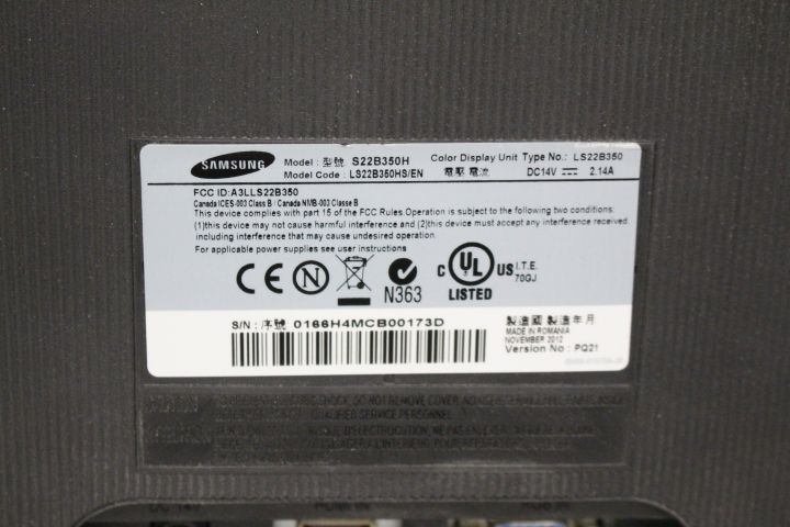 661620-6 3 computer screens - Dell, Benq and Samsung