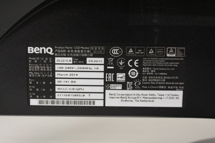 661620-11 3 computer screens - Dell, Benq and Samsung