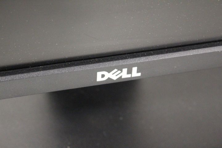661620-13 3 computer screens - Dell, Benq and Samsung
