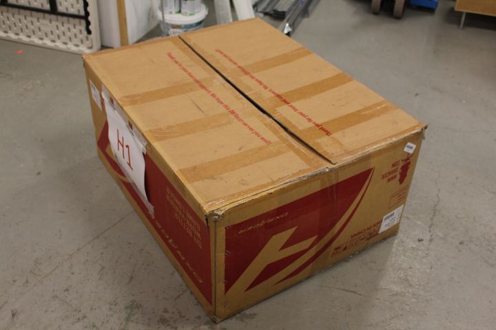 660885-3 Gaming chair / office chair DXRacer GC-R1-NR-M2